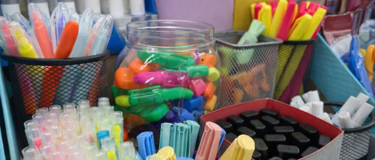 Volta às aulas: Ipem e Inmetro orientam pais sobre segurança na compra de materiais escolares